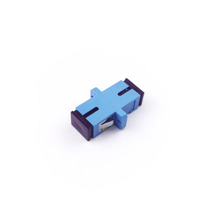 Adaptador de fibra óptica FTTH SC con acoplador simplex a prueba de polvo con auriculares UPC fabricado por PBT